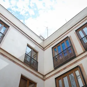 Nuevo Junto A La Catedral De Sevilla